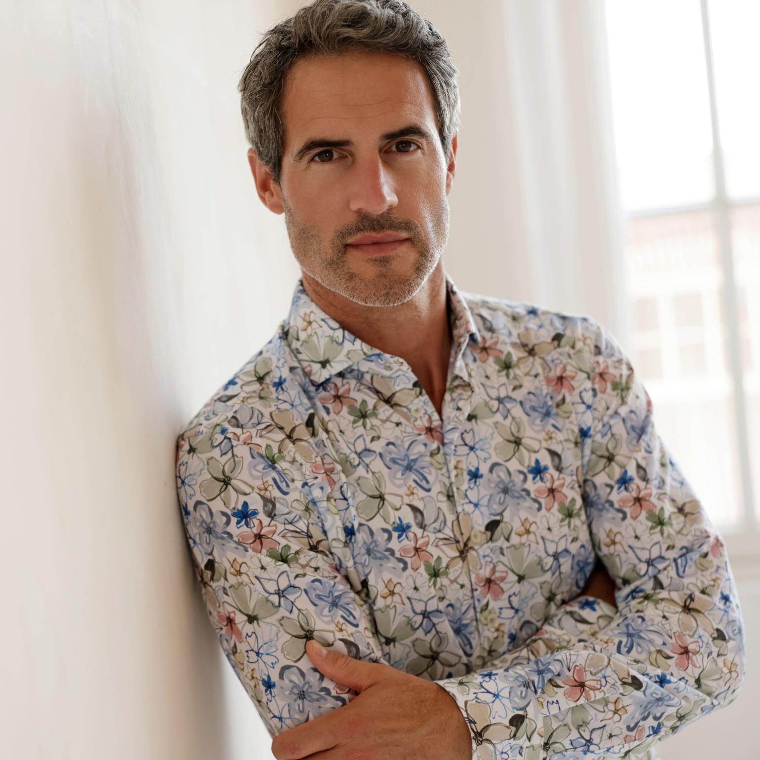 Travel Shirt in Flowers by R2