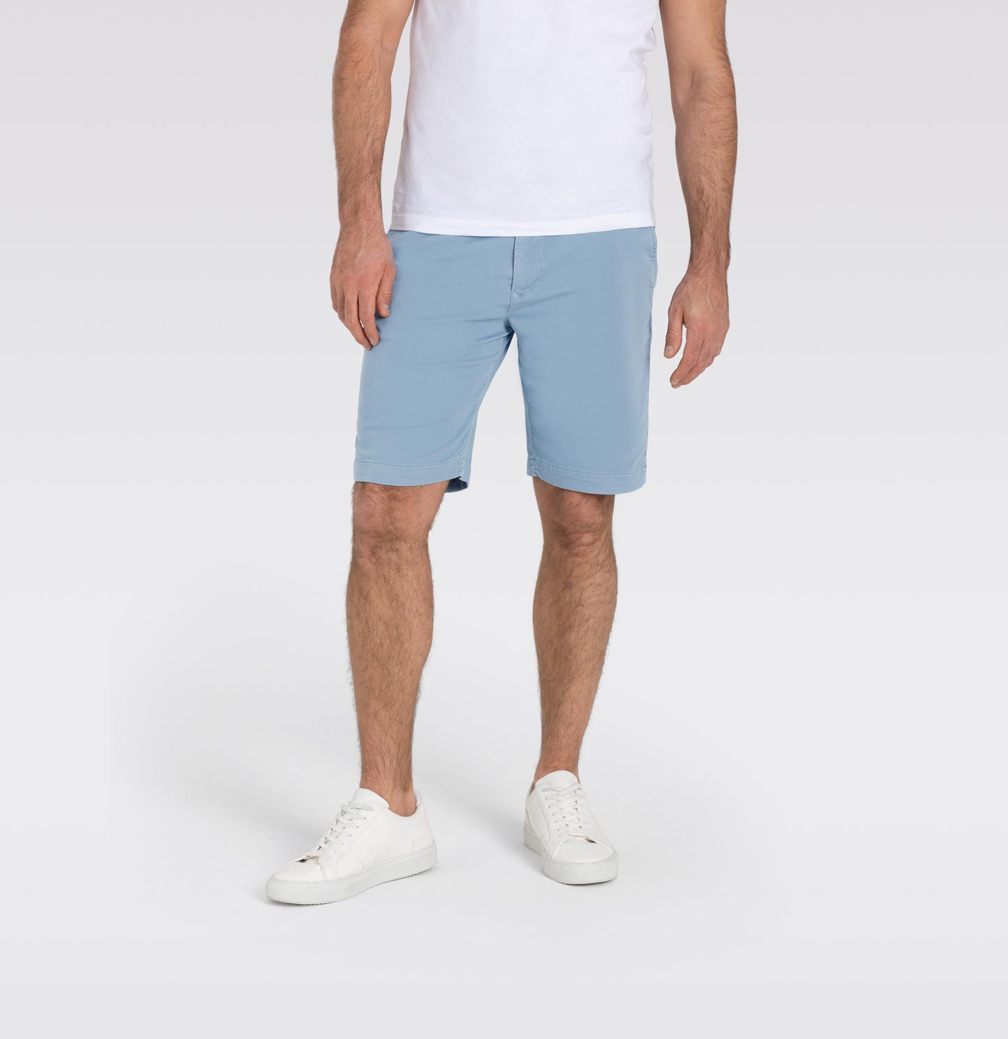 Jog'n short in blue by MAC Jeans