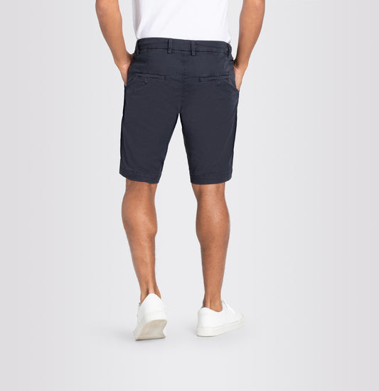 Jog'n short in navy by MAC Jeans