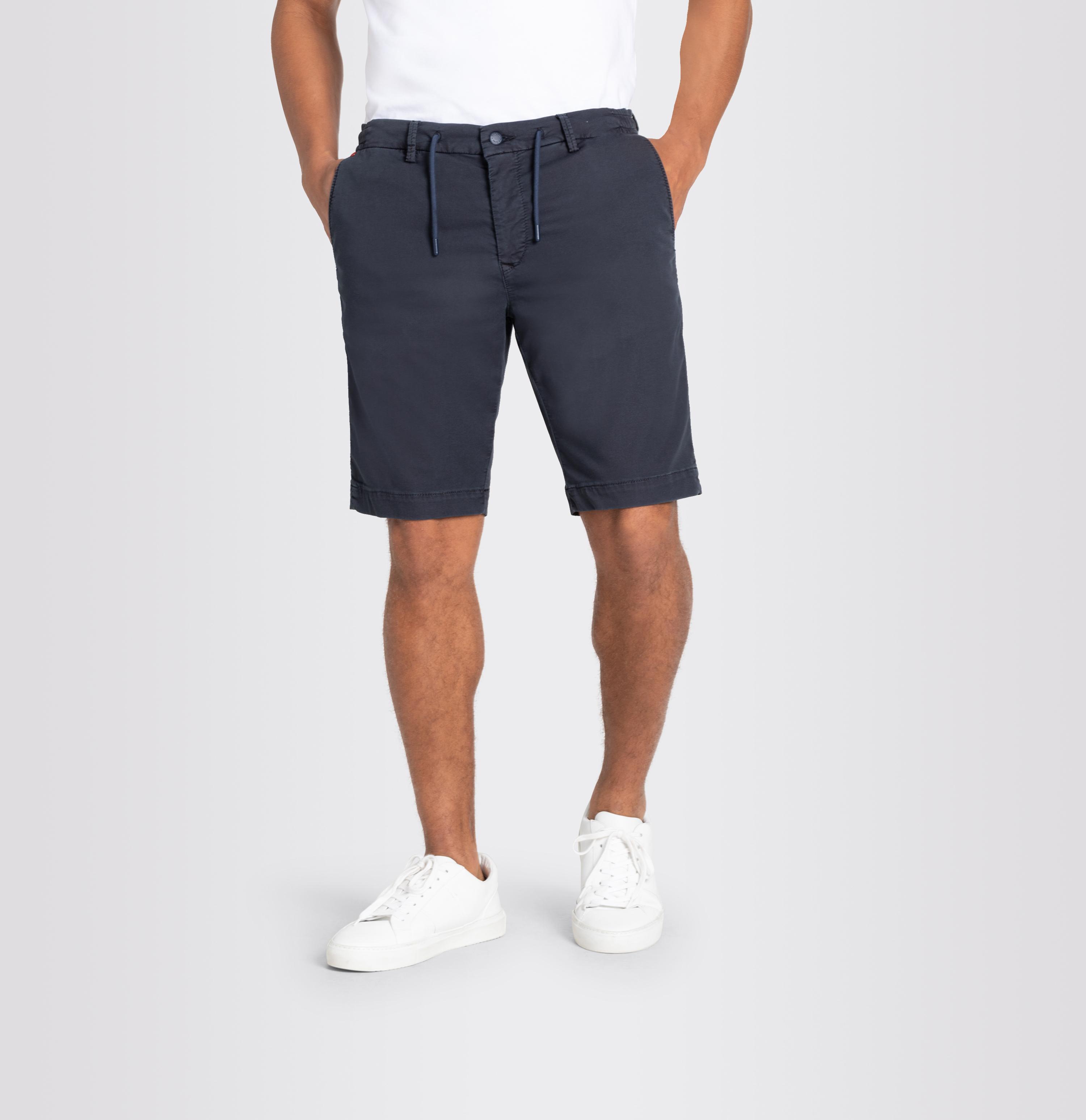 Jog'n short in navy by MAC Jeans