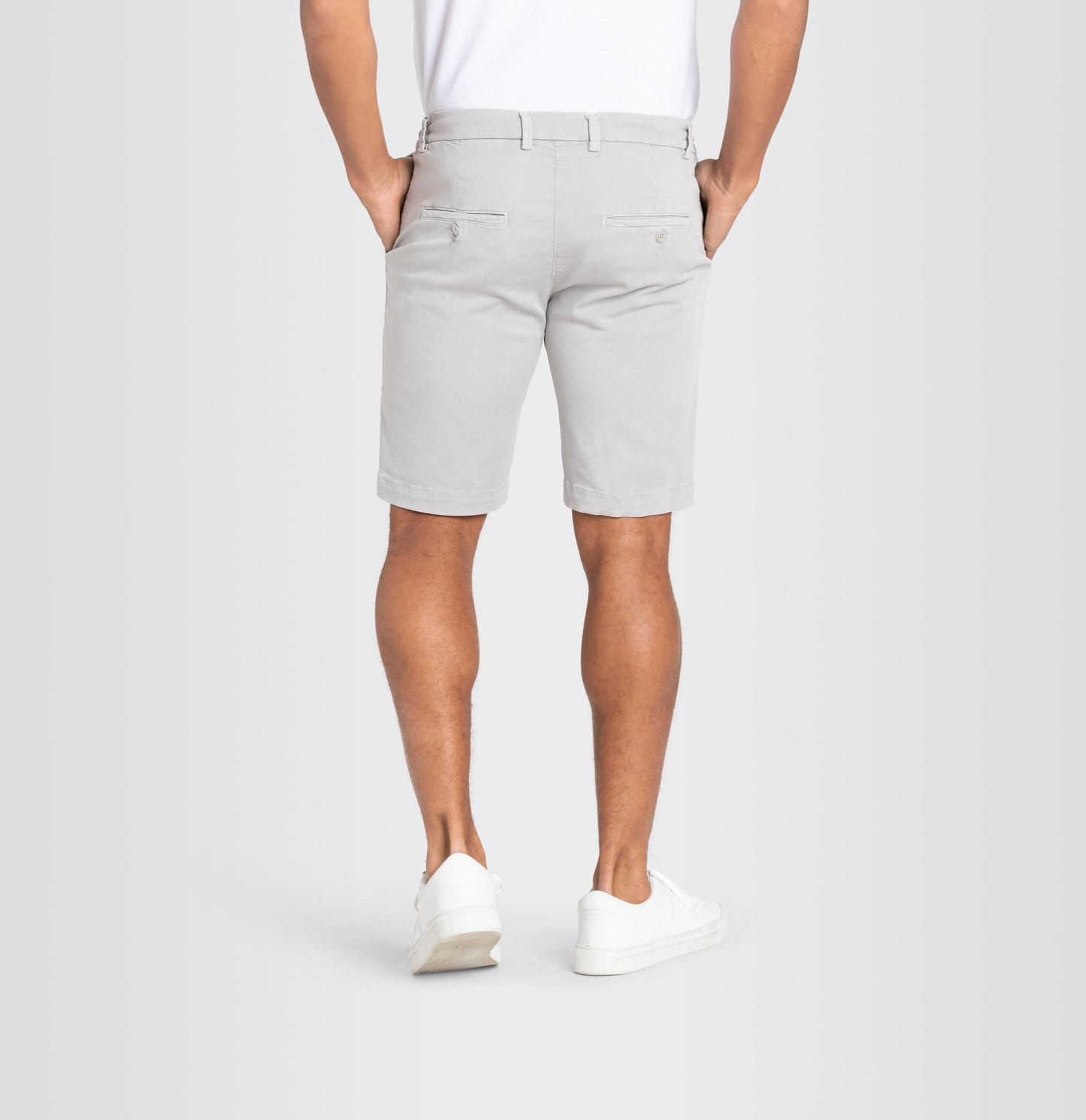 Jog'n short in stone by MAC Jeans