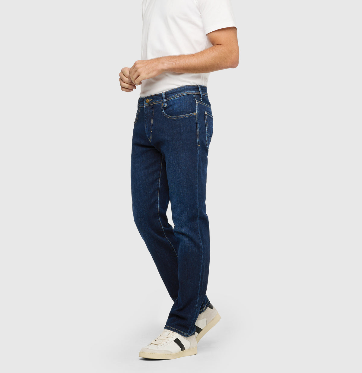 Cashmere Blend Jeans in Dark Blue Wash by MAC
