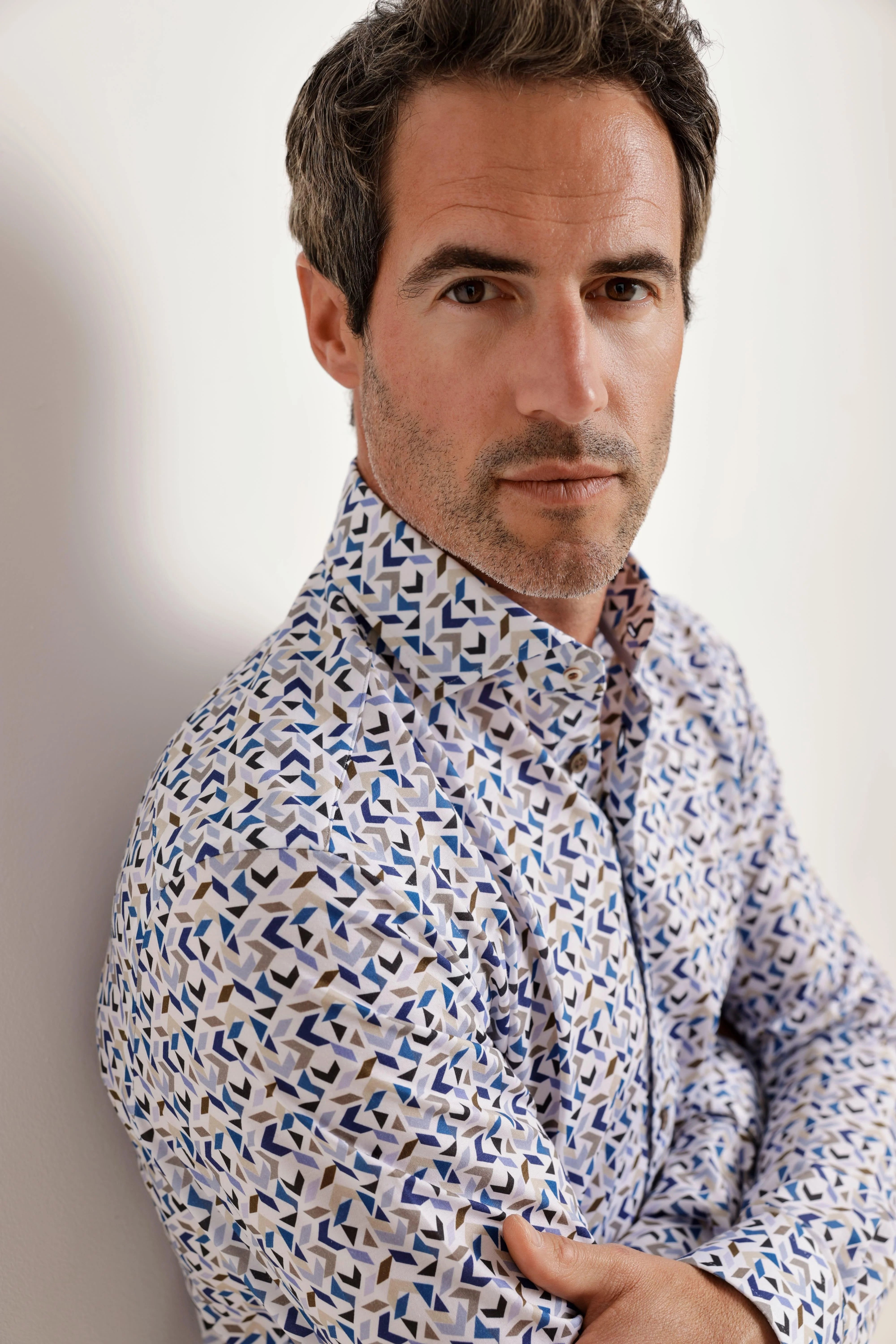 Travel Shirt in Blue by R2
