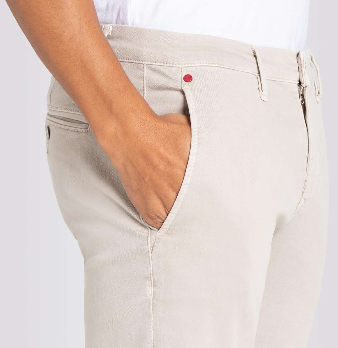 Driver Pants in Kitt beige by MAC