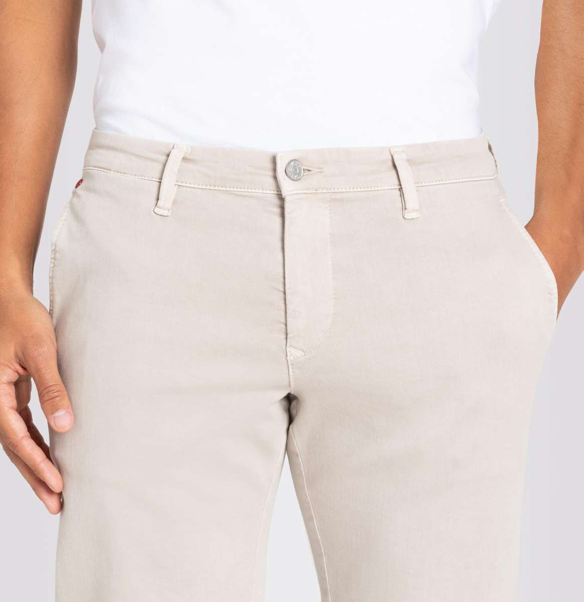 Driver Pants in Kitt beige by MAC