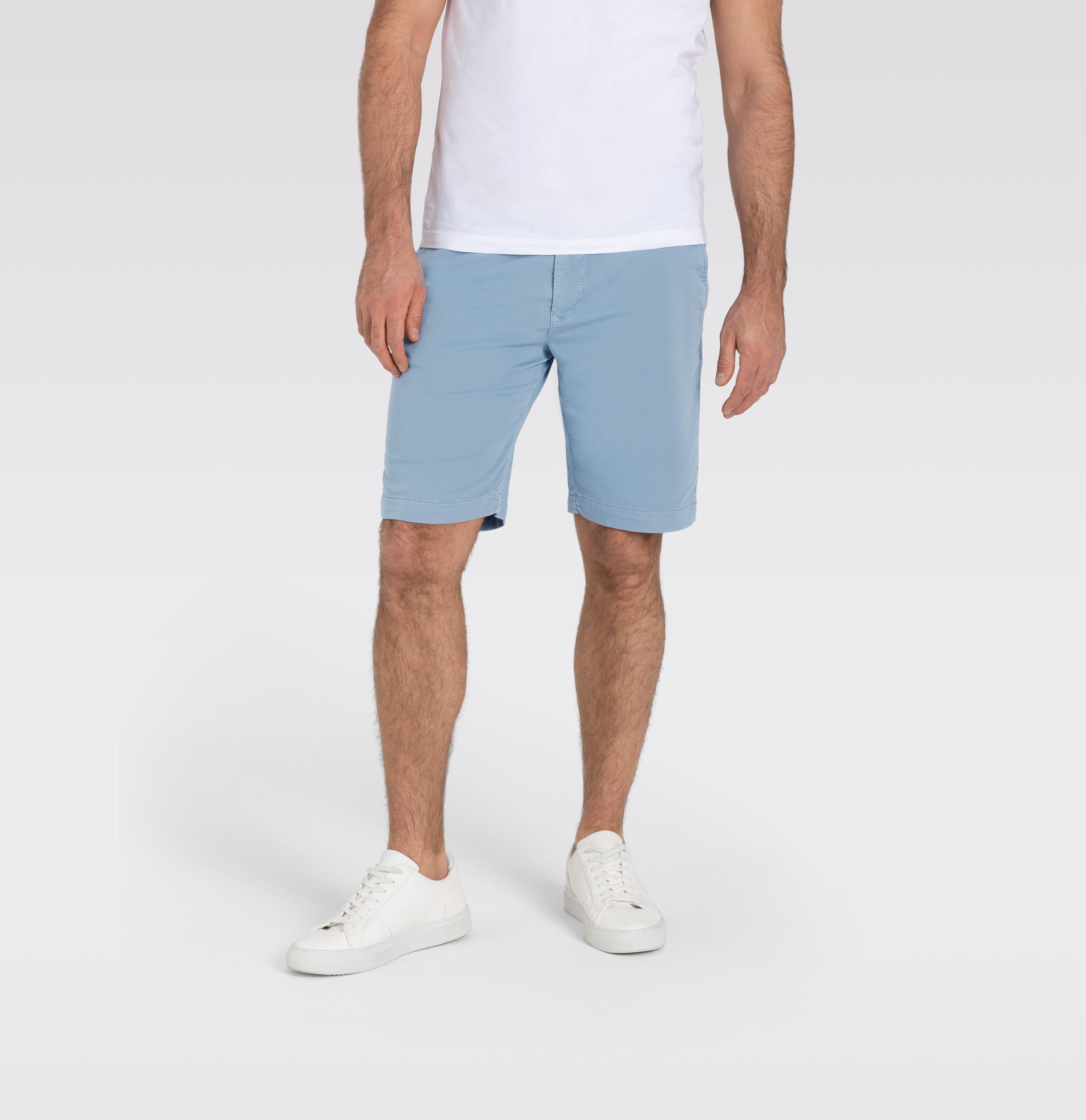 Jog'n short in blue by MAC Jeans