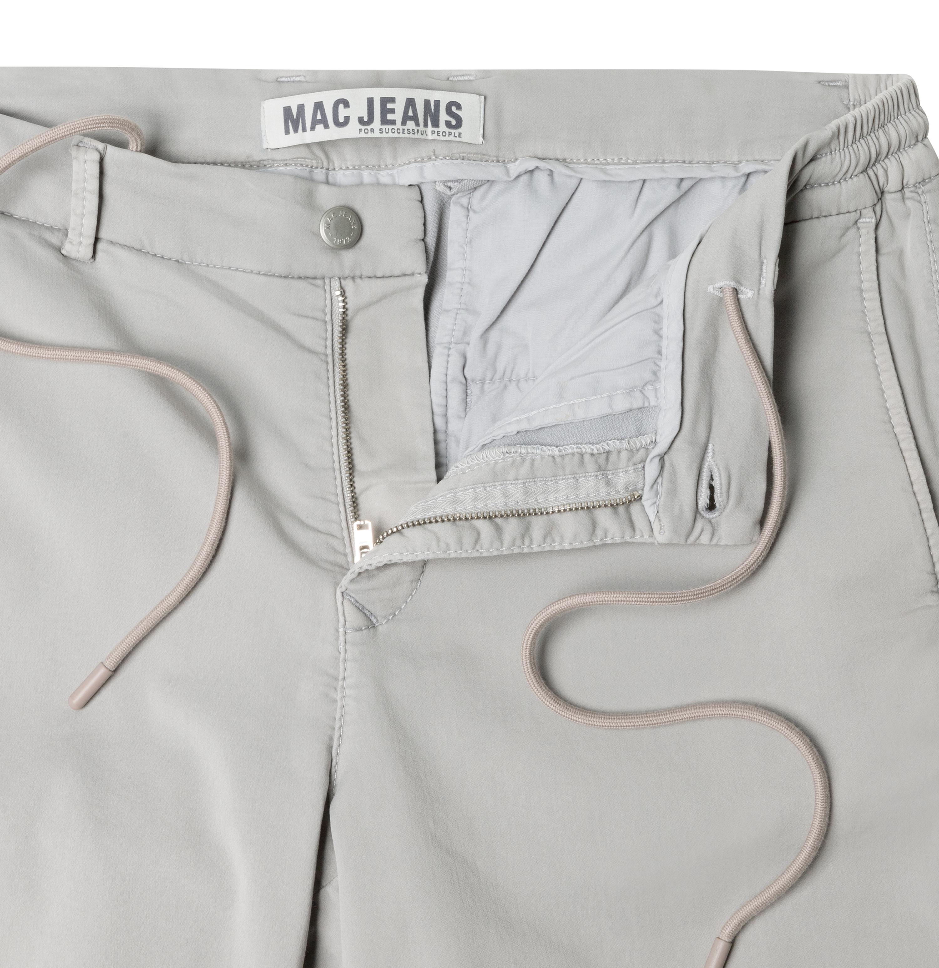 Jog'n short in stone by MAC Jeans