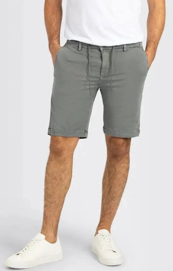 Jog'n short in Khaki by MAC Jeans